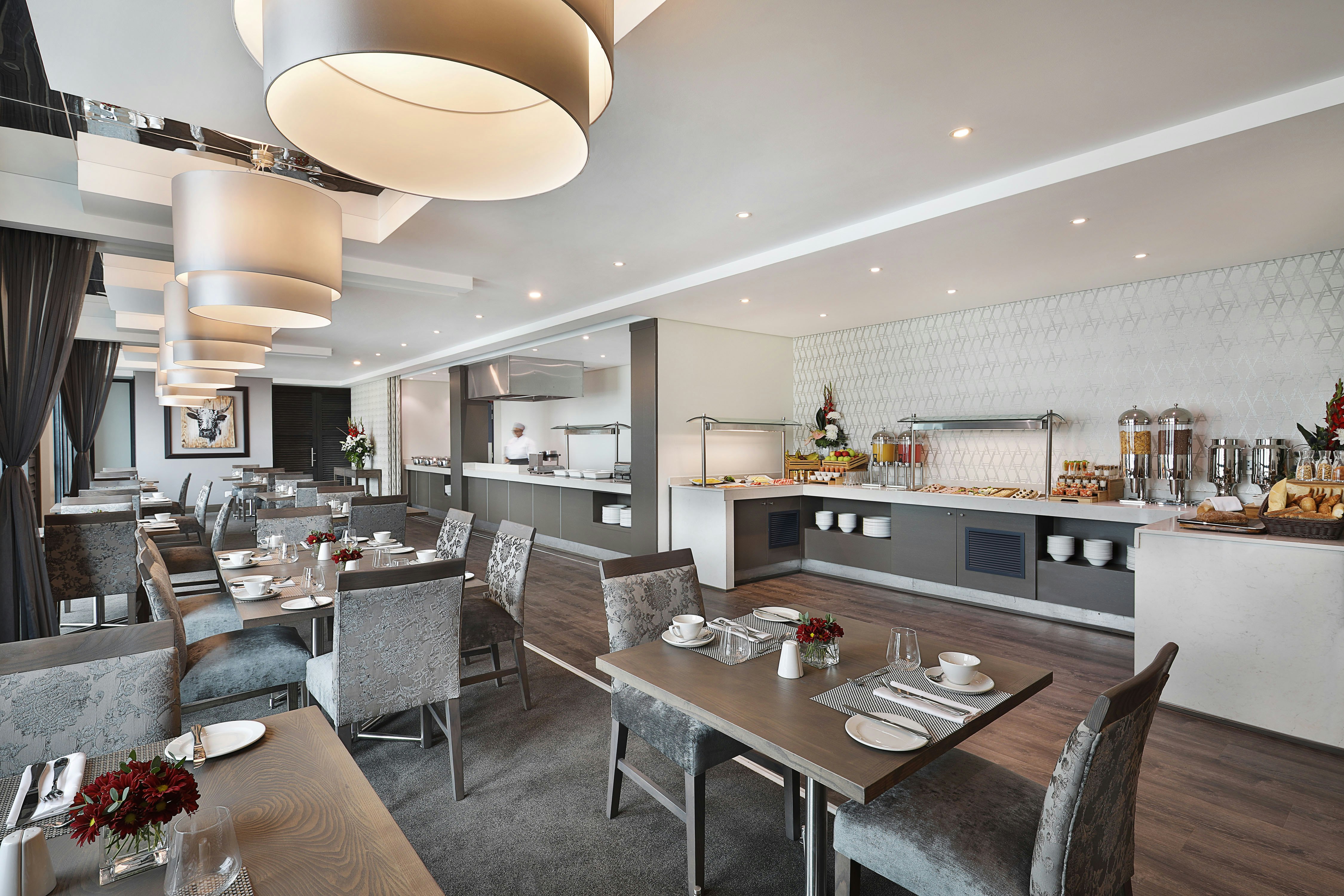 Legend Hotel Lagos Airport Curio Collection By Hilton 53/81