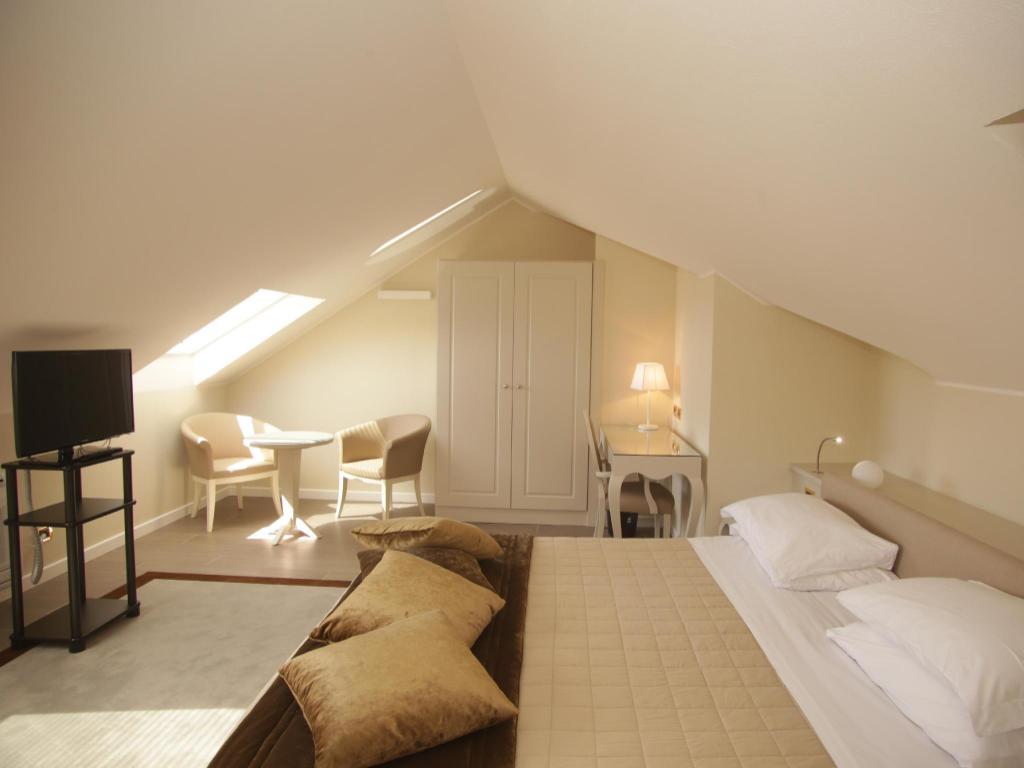Royal, Suite, Double Bed, Sofa