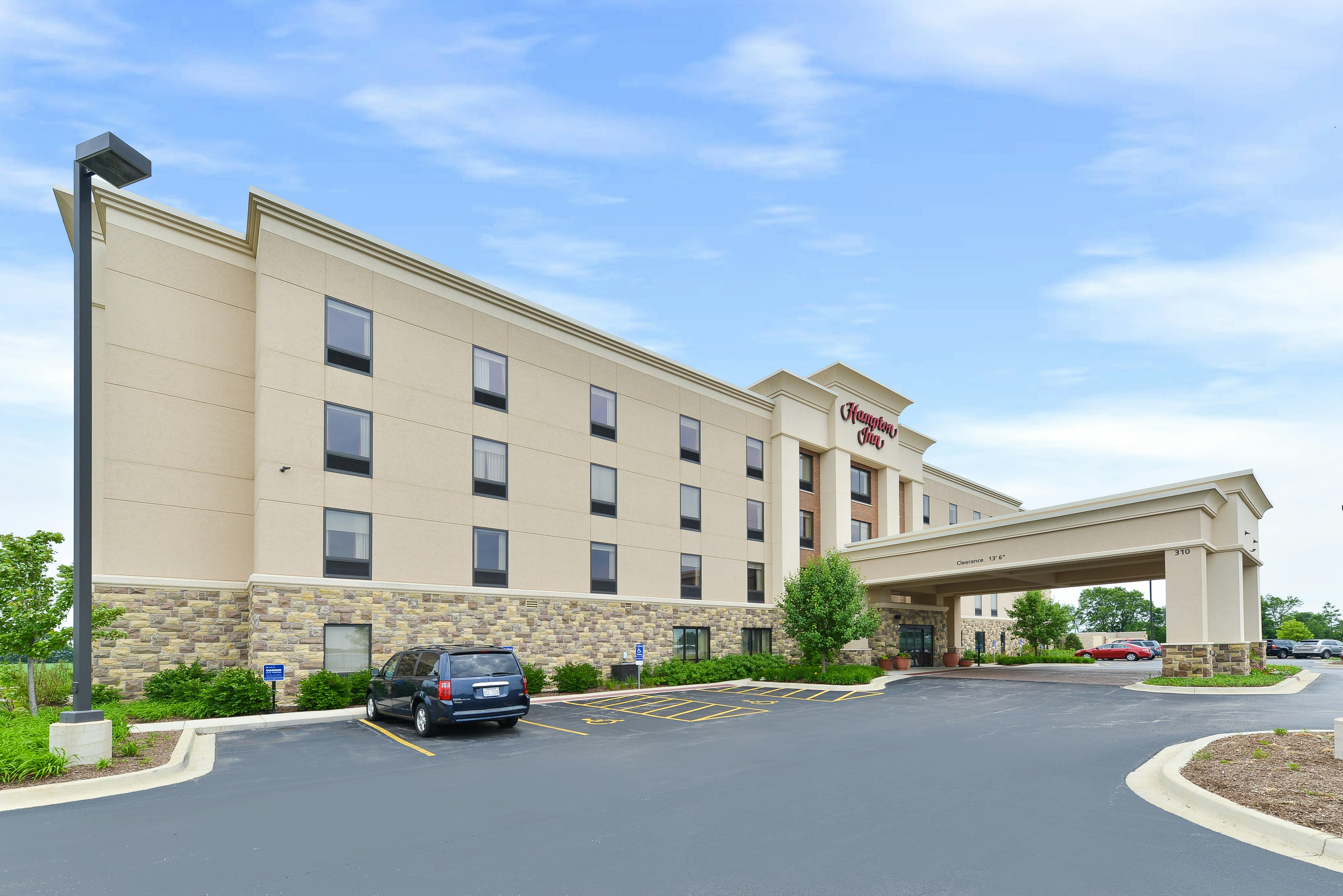 Hampton Inn Yorkville 16/17