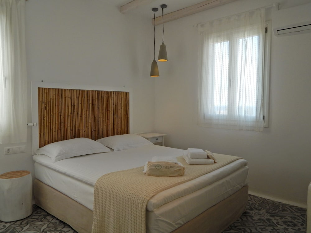 Junior Suite, Deluxe, 1 Queen and 1 Single Bed