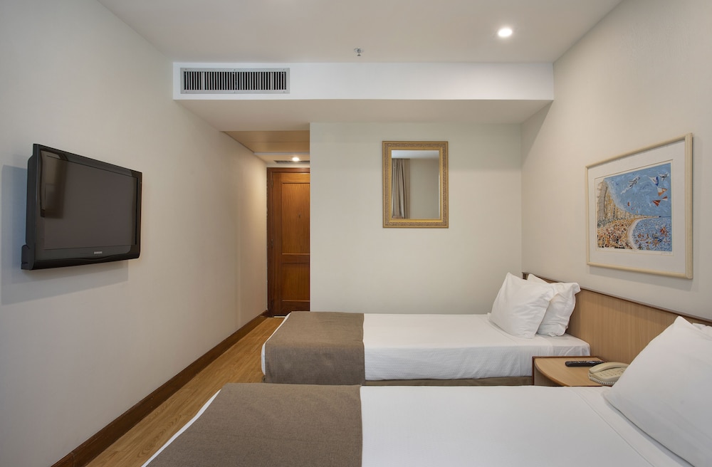 Family, 2 Double and Twin Beds، Windsor Plaza Copacabana 2/5