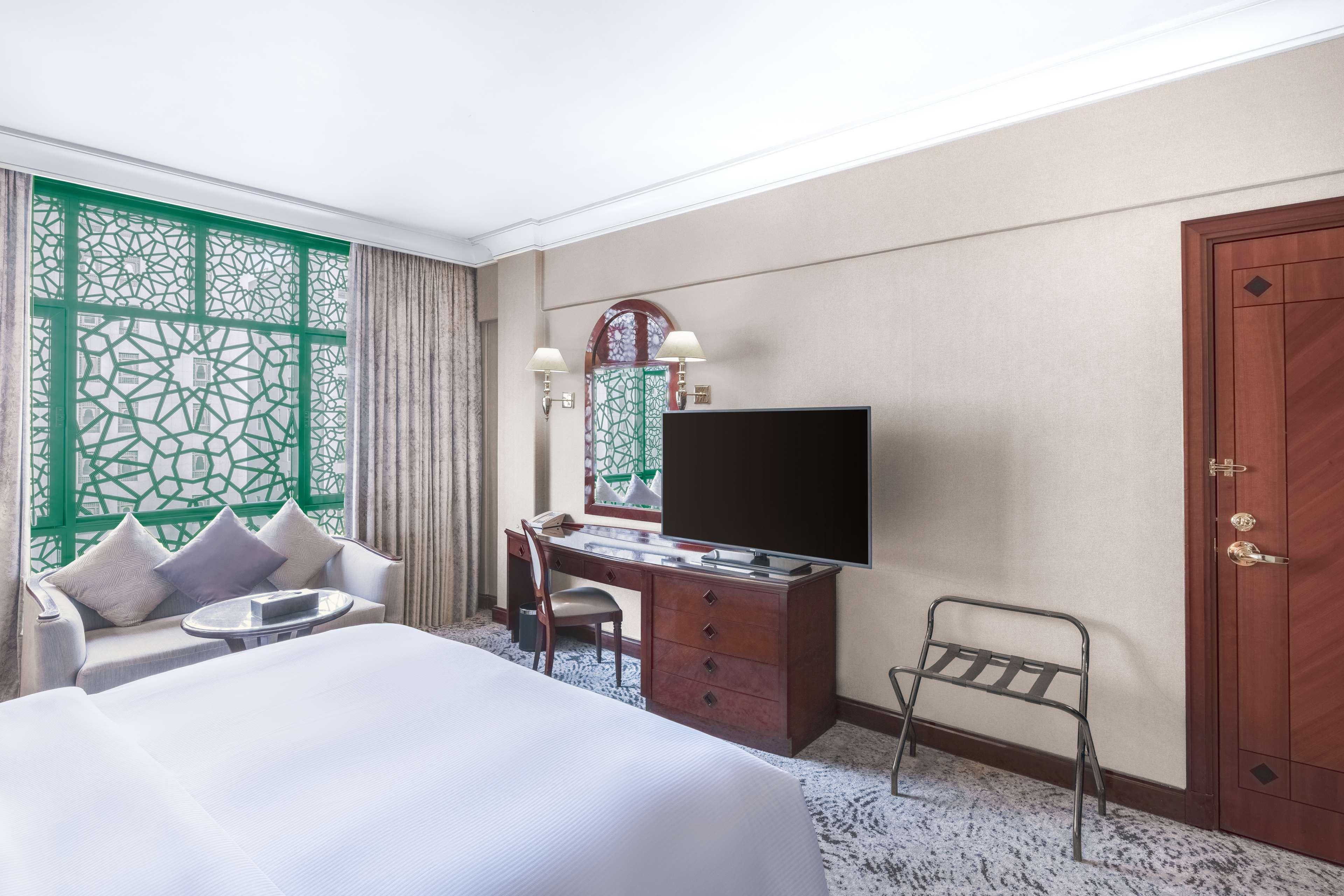 Deluxe, Double Bed