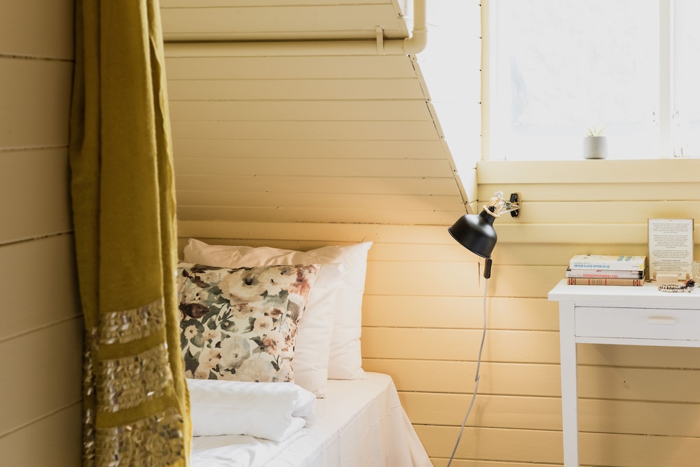 Fjaerland Fjordstove Hotell 62/63