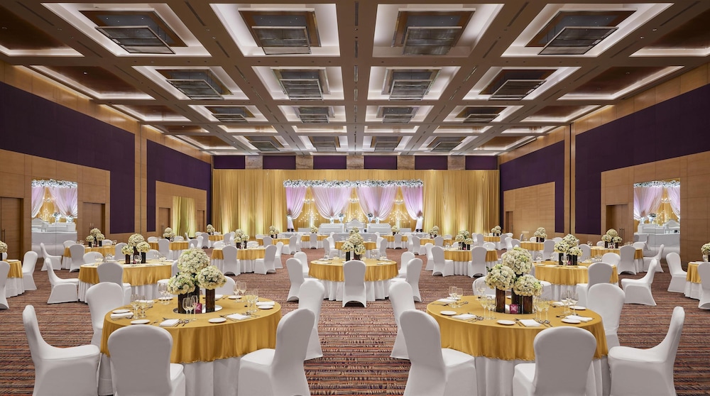 Grand Hyatt Mumbai Hotel and Residences 64/75