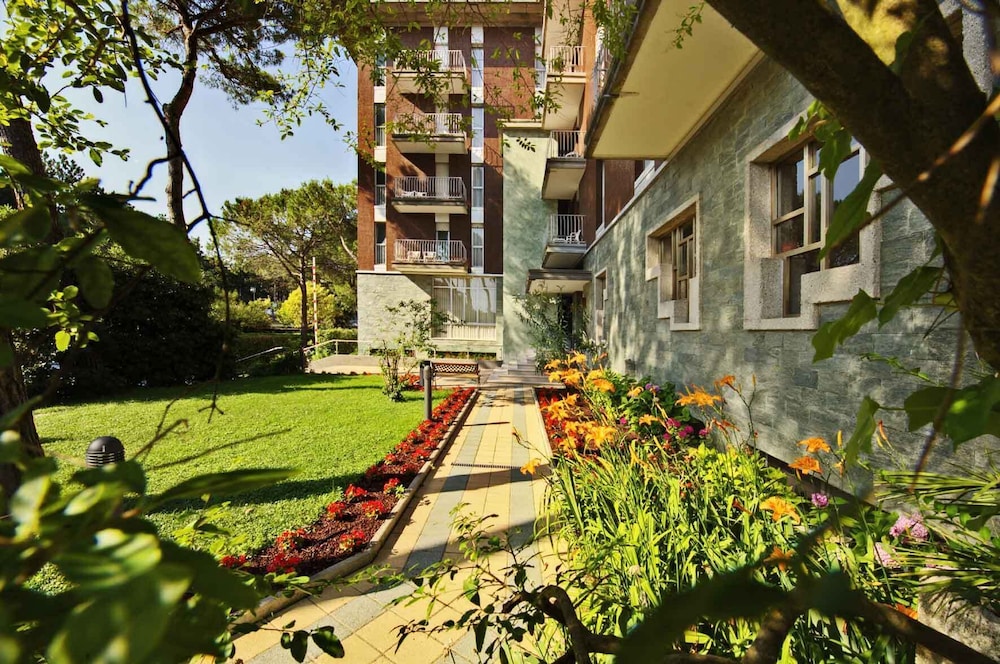 HOTEL MERIDIANUS 39/50