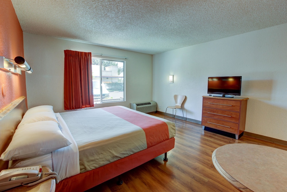 Motel6 Santa Ana, CA - Irvine - Orange County Airport 29/54