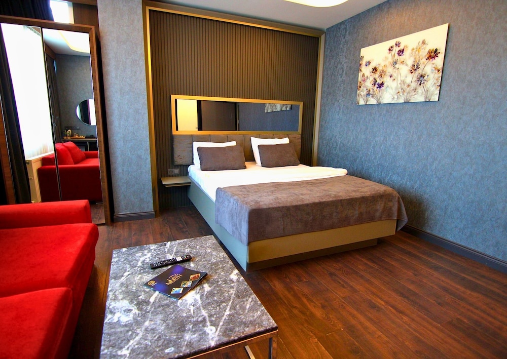 Eagle Palace Suites 17/50
