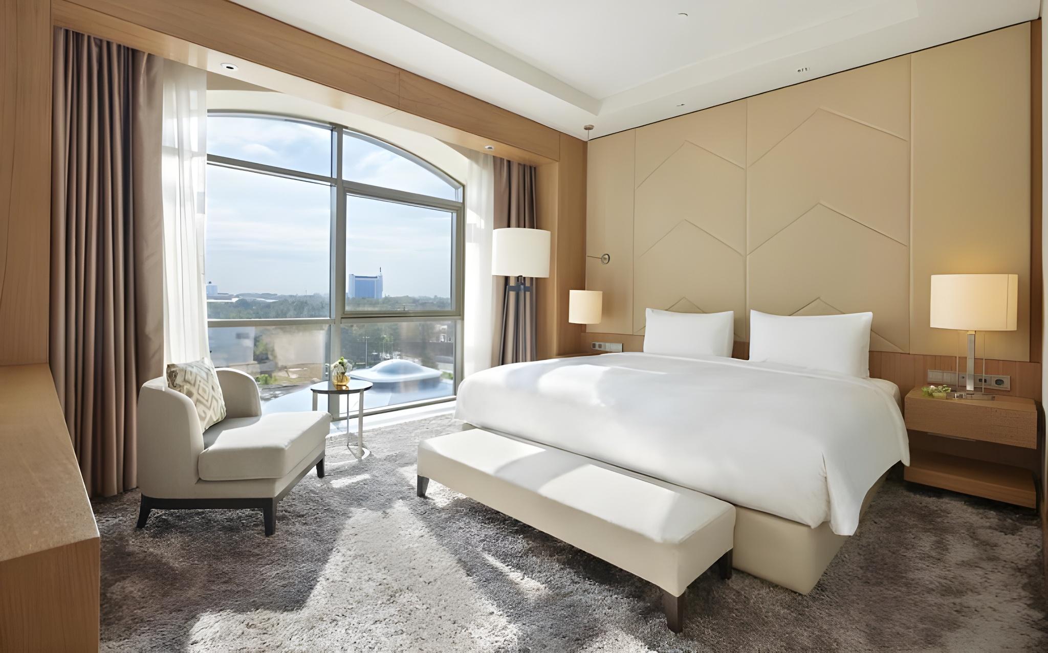 Regency, Suite, King Bed, Sofa