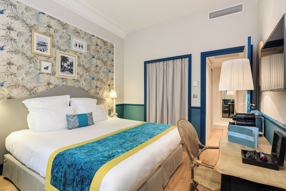 SUPERIOR, DOUBLE OR TWIN BED