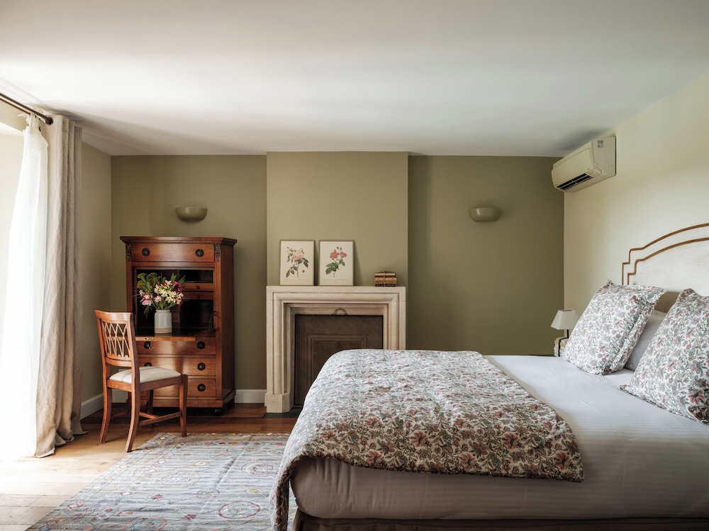 5 Bedrooms, Family, Villa, 5 King Beds, Vineyard View, Pool Access، Château de Berne 2/6