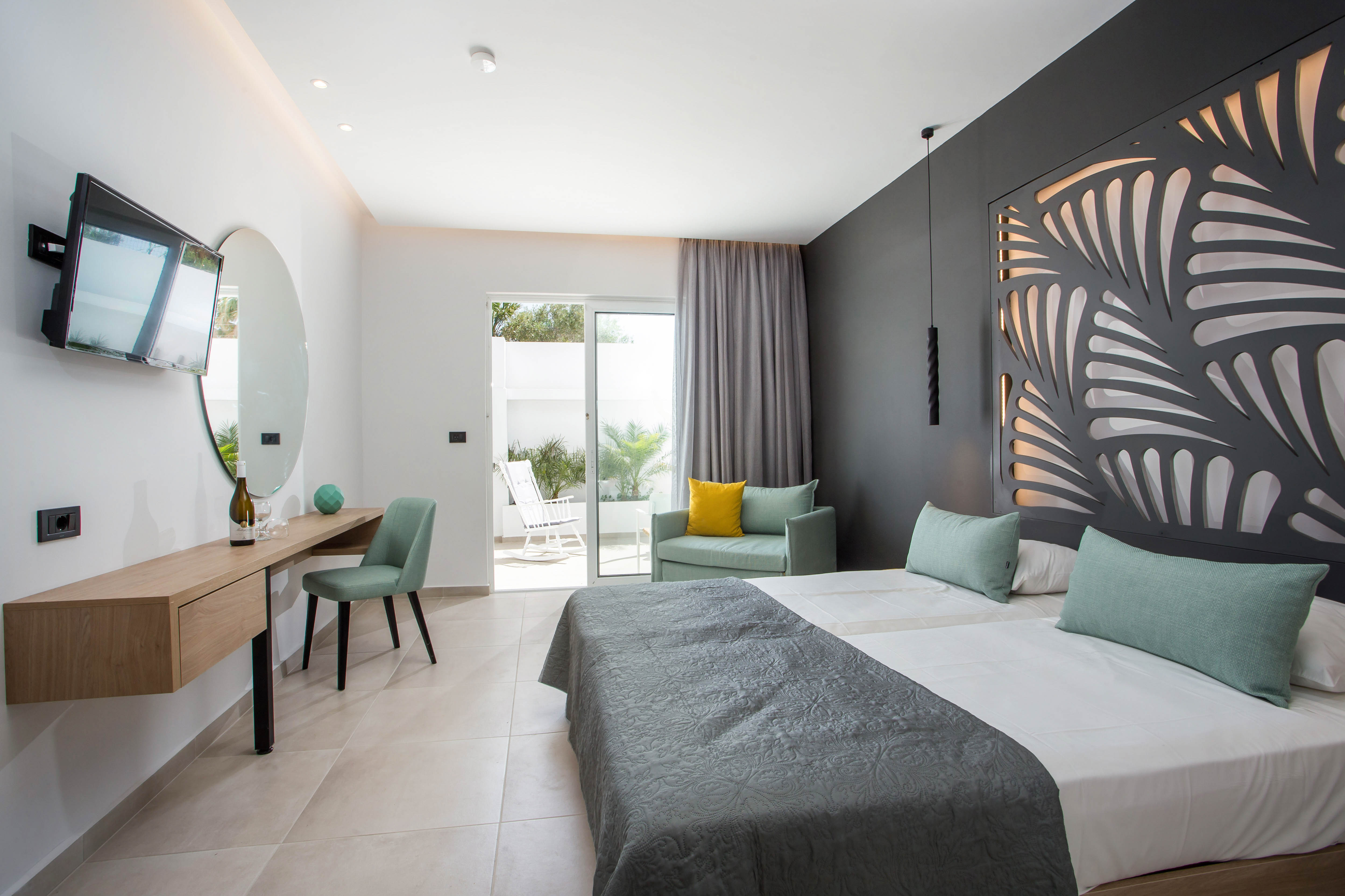 SUITE, PRIVATE POOL