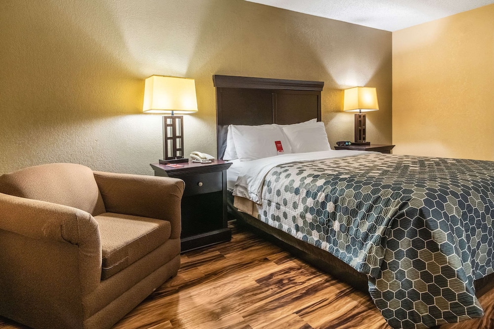 Econo Lodge Hillsboro I-35 17/35