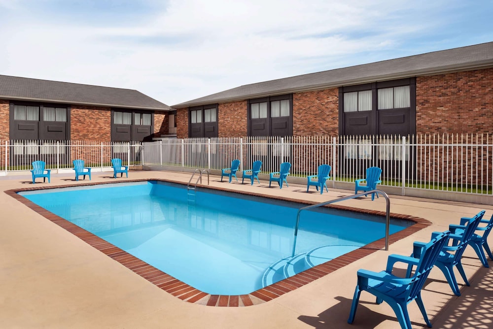 Super 8 by Wyndham Des Moines 19/29