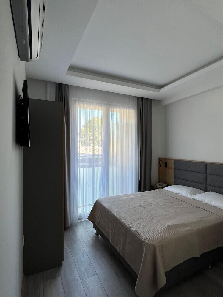 Marine House Boutique Hotel 17/51
