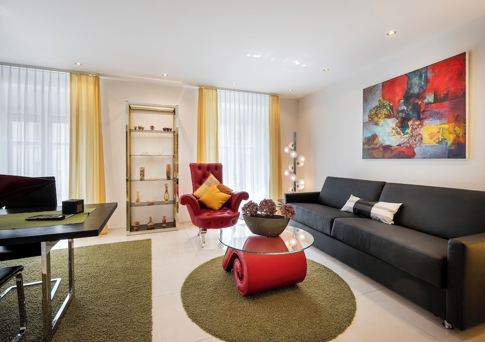 Gaia Hotel 50/75