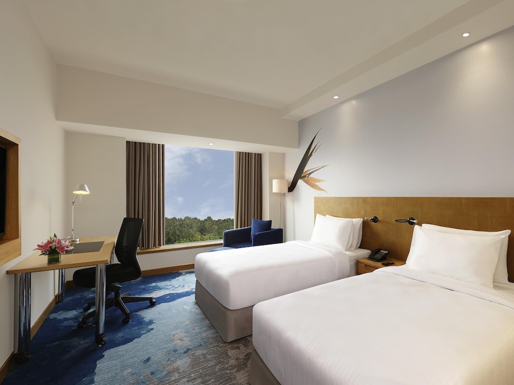 STANDARD, TWIN BEDS, POOL SIDE