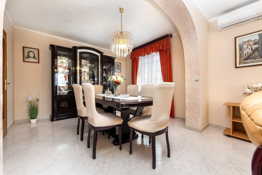 APARTMENT DIVNA 56/66