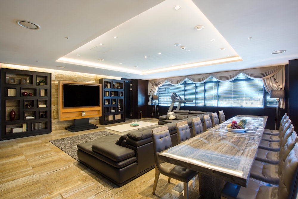 Isquare Hotel 34/50