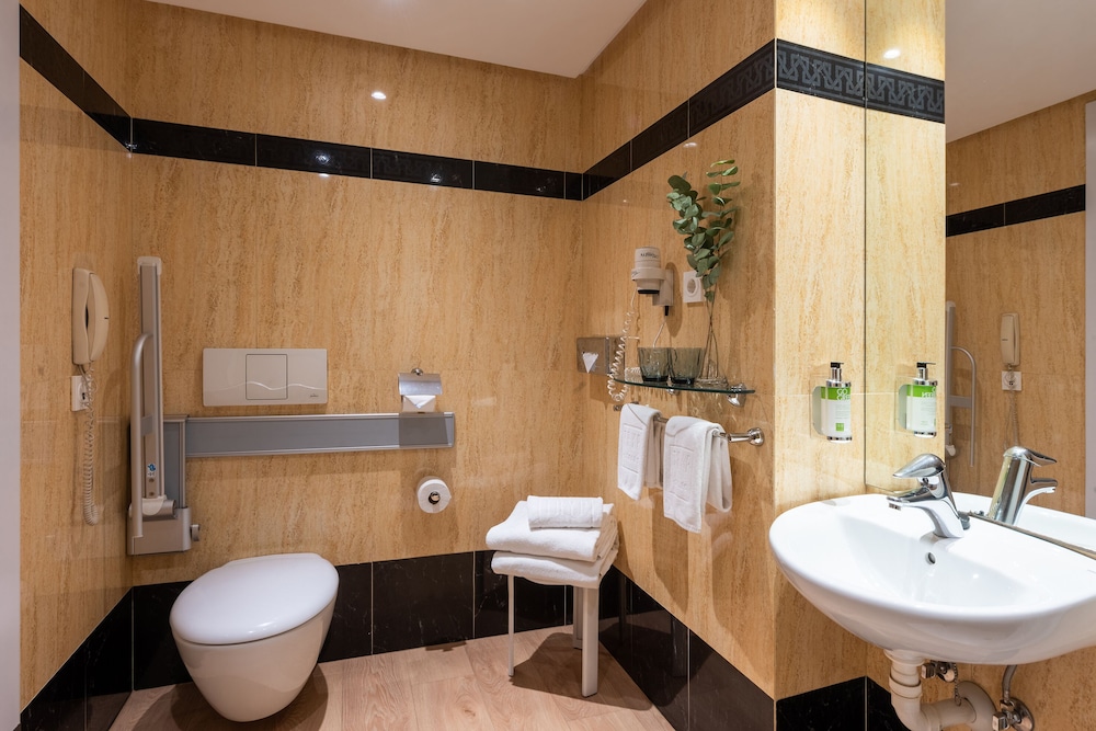 Hotel San Sebastian Orly, Affiliated by Melia 65/67
