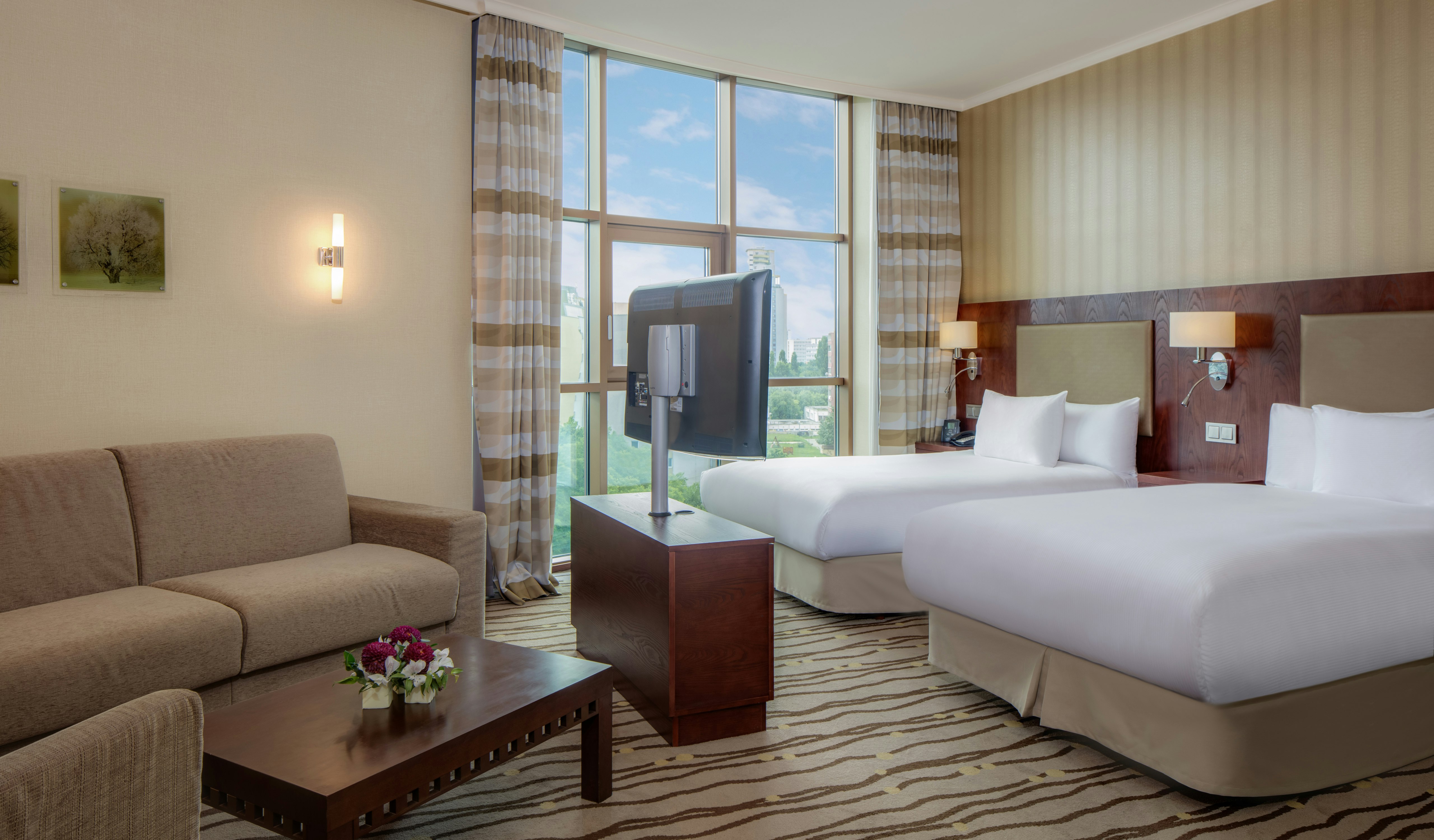 DELUXE, TWIN BEDS