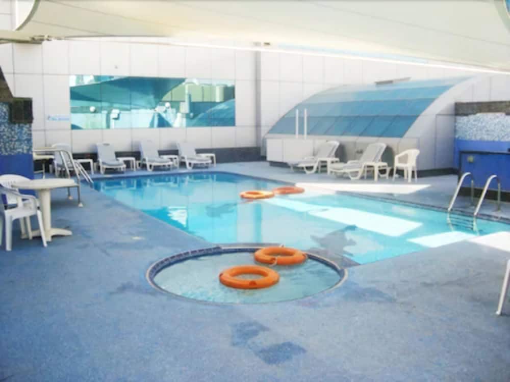 swimming pool spa