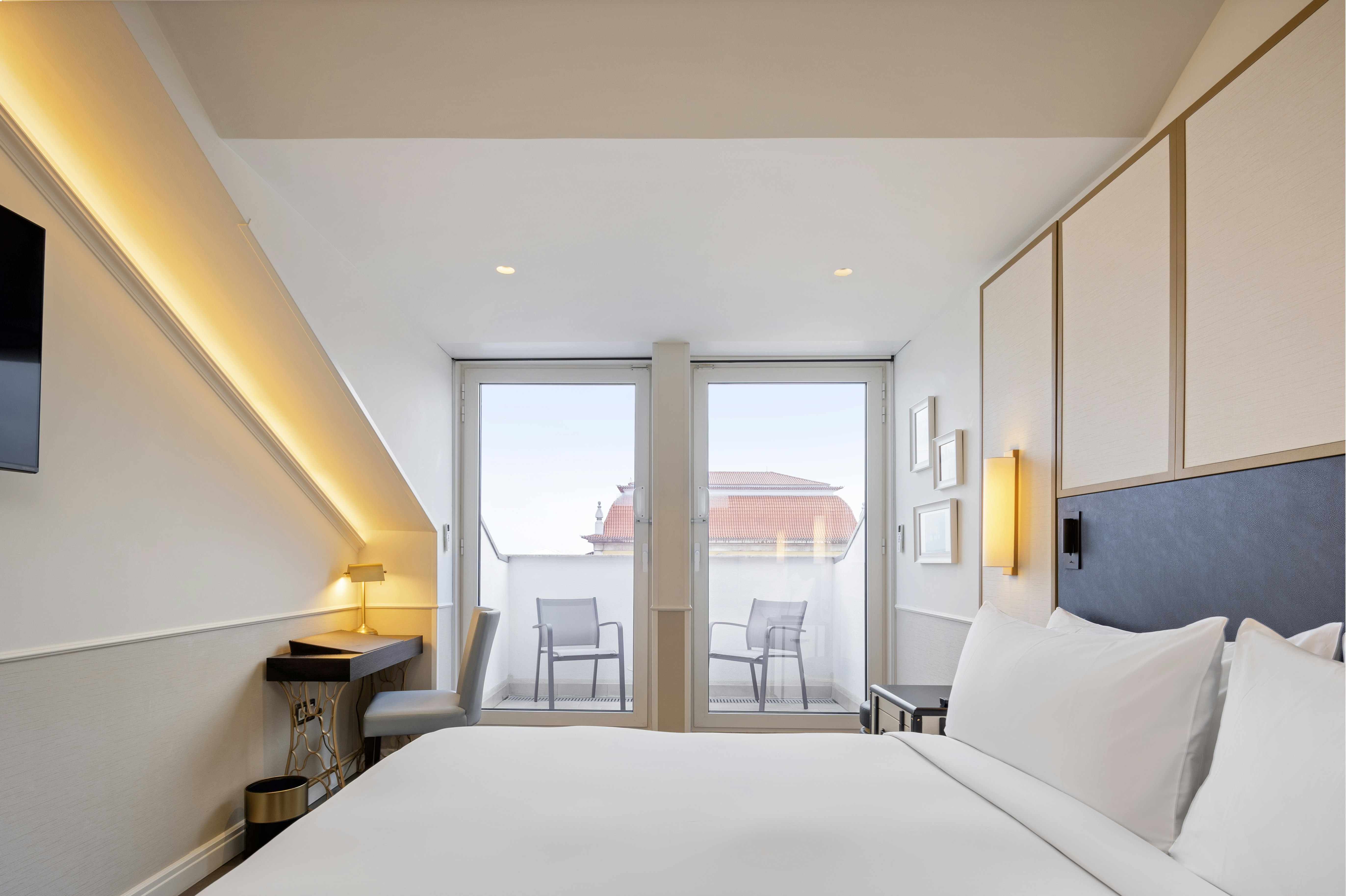 DELUXE, KING BED, WITH VIEW, BALCONY