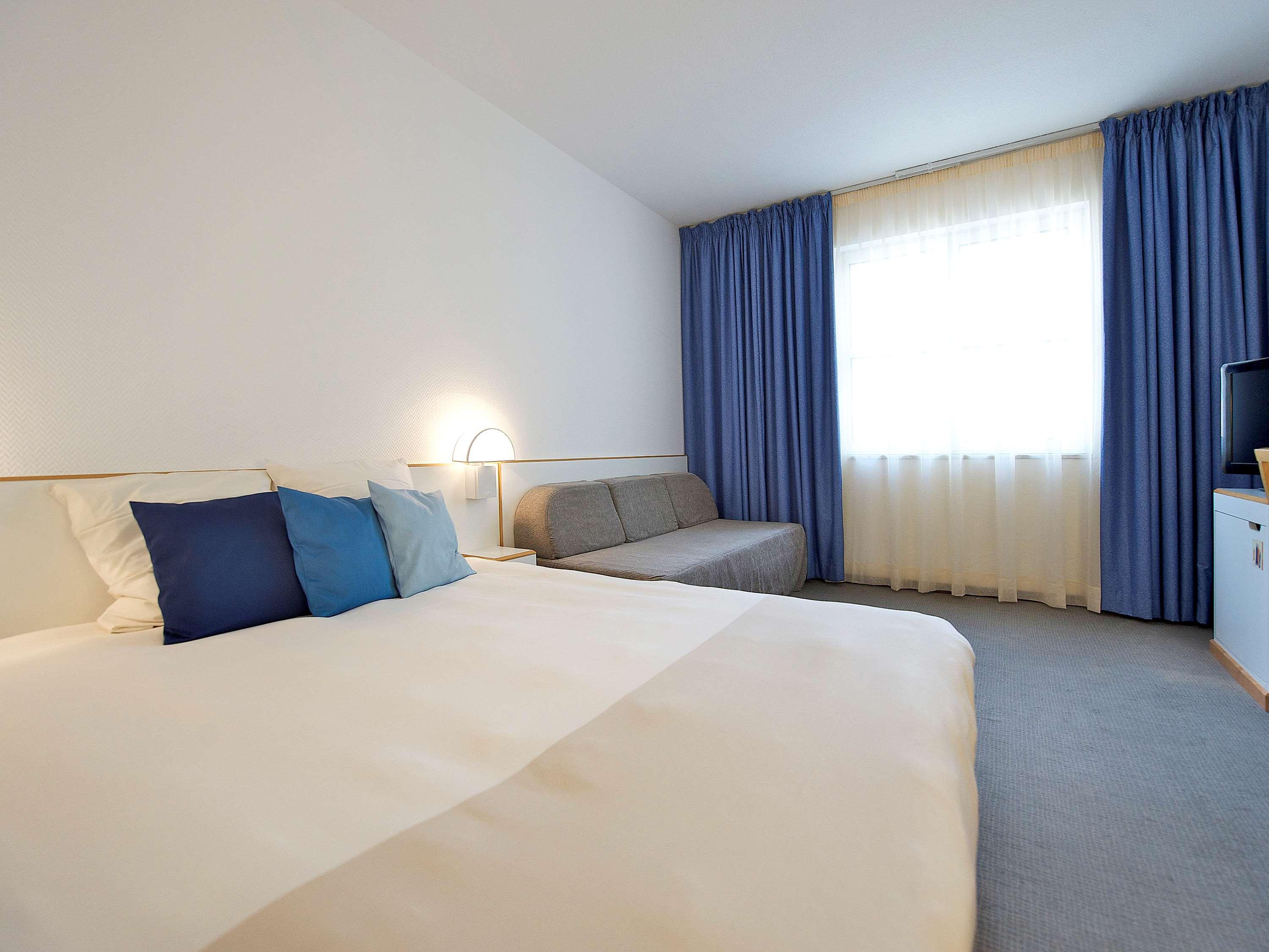 ROOM, ACCESSIBLE