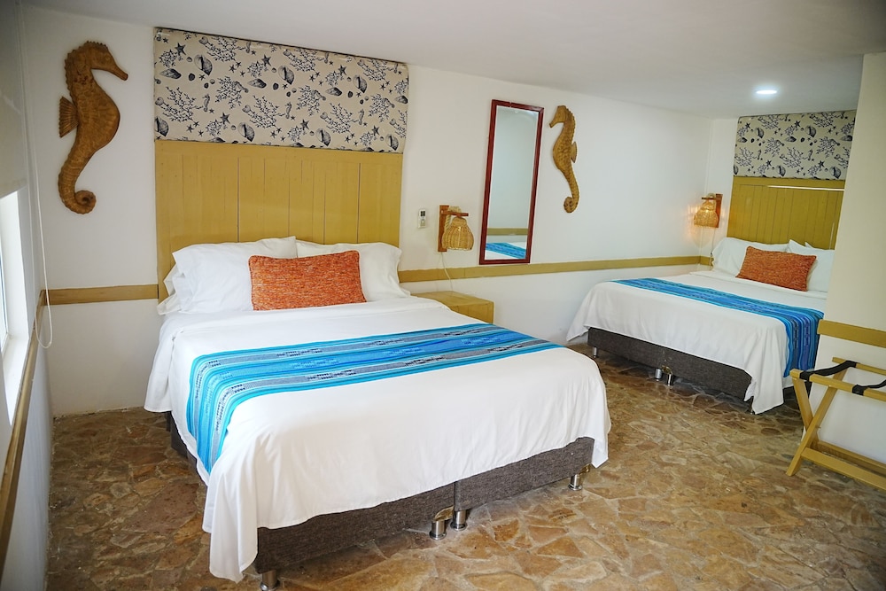STANDARD, 2 QUEEN BEDS