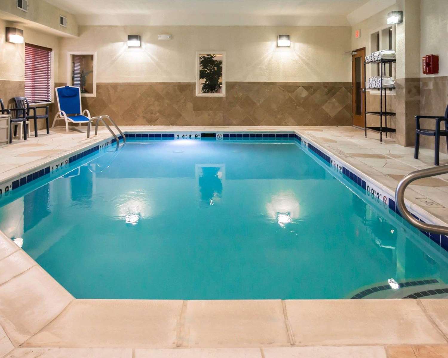 Comfort Inn Crystal Lake - Algonquin 18/33