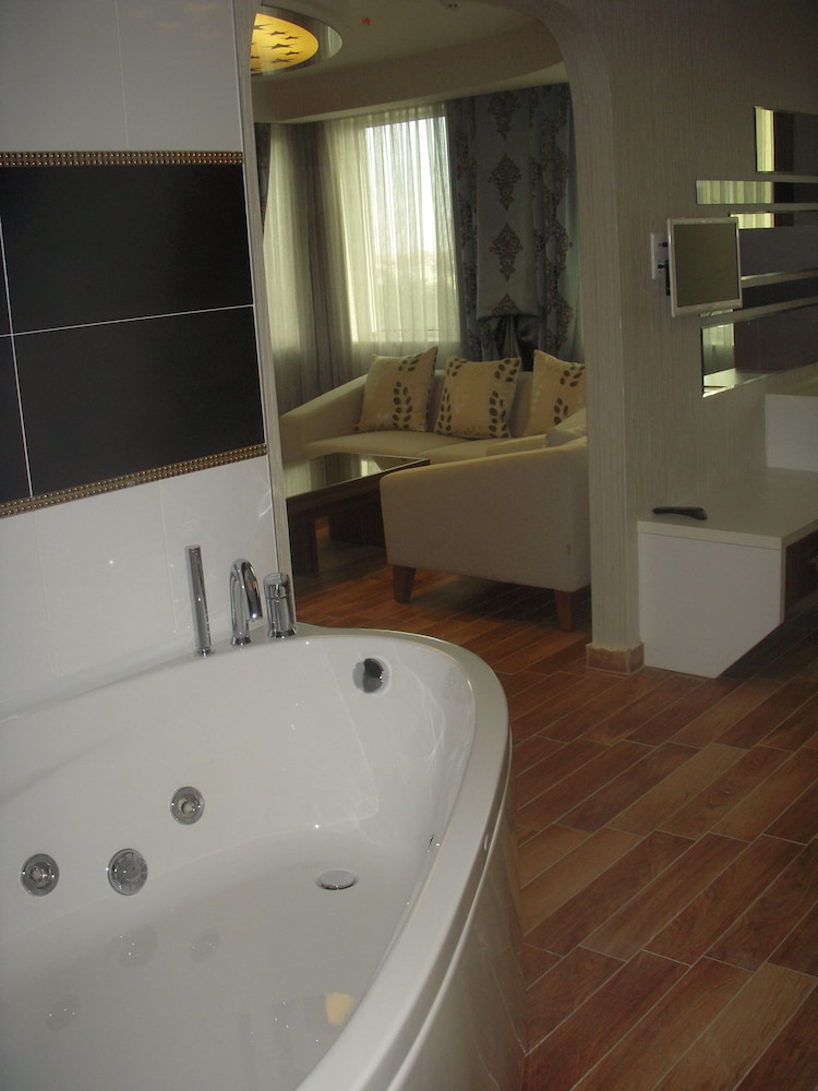 Edis Premier Hotel 37/37
