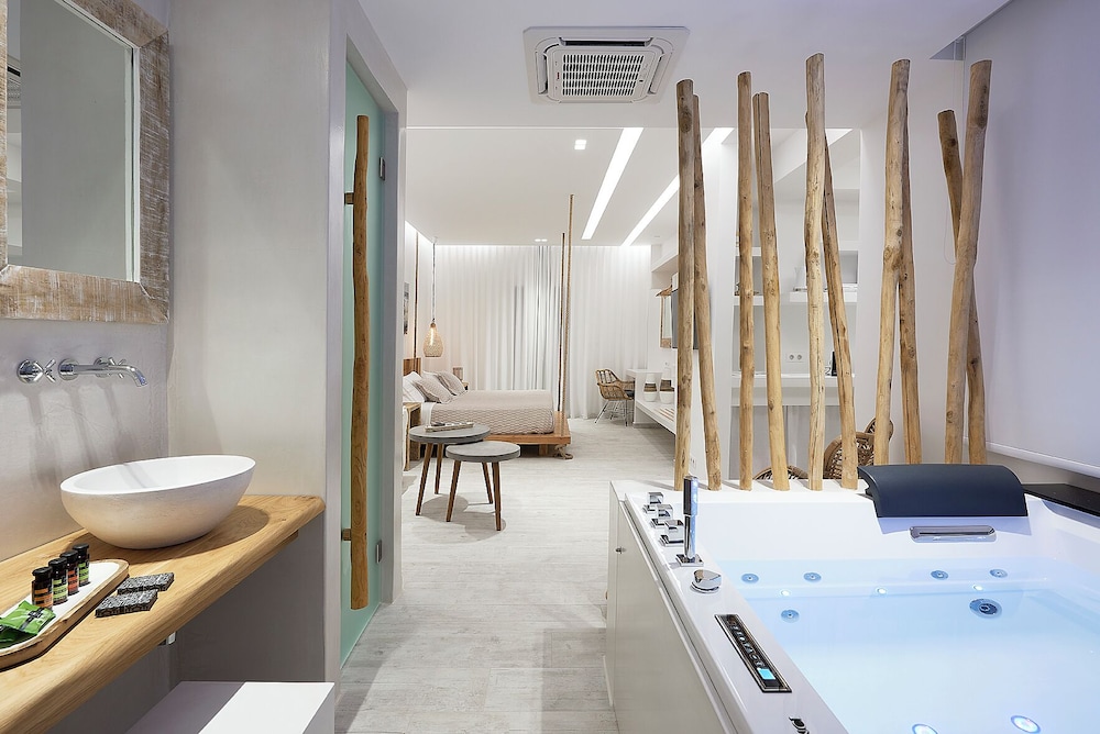 Nirome Luxury Suites 42/50