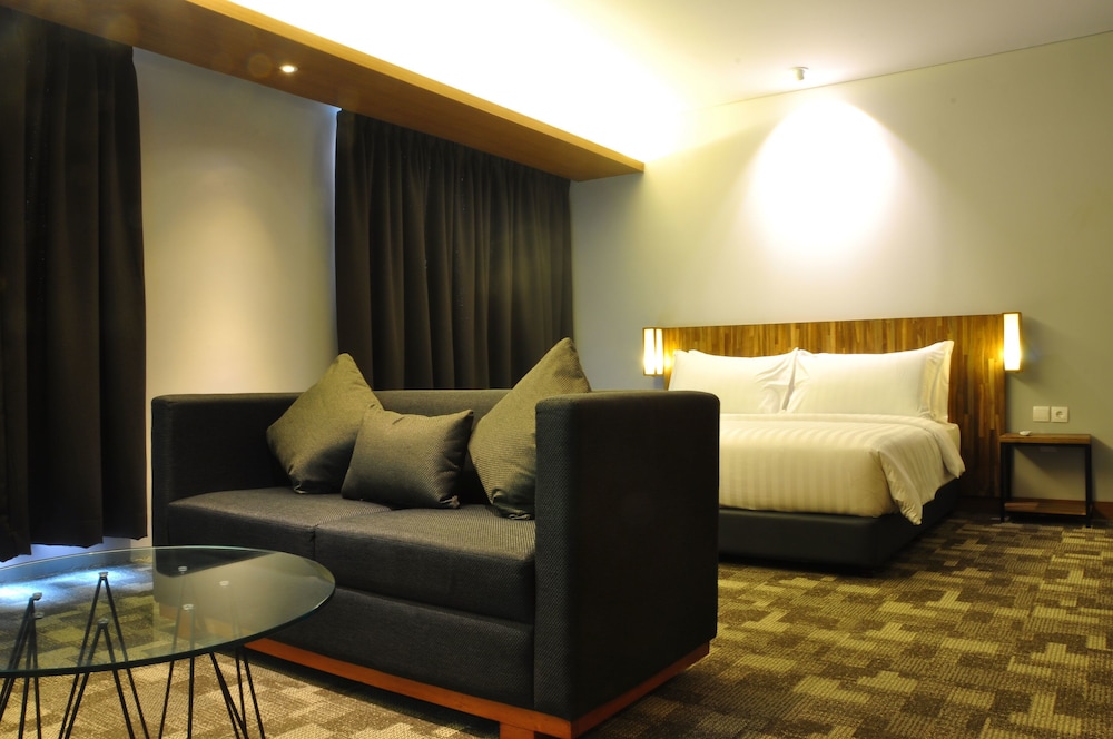 Batiqa Hotel Jababeka 18/60