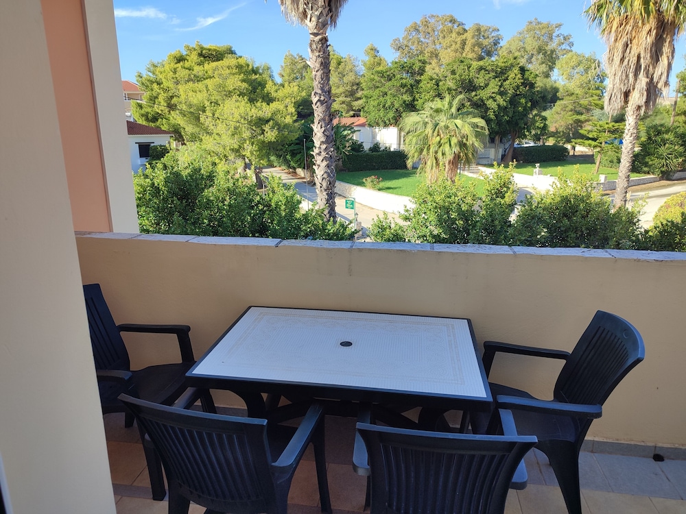 Elanthi Village Hotel 72/85
