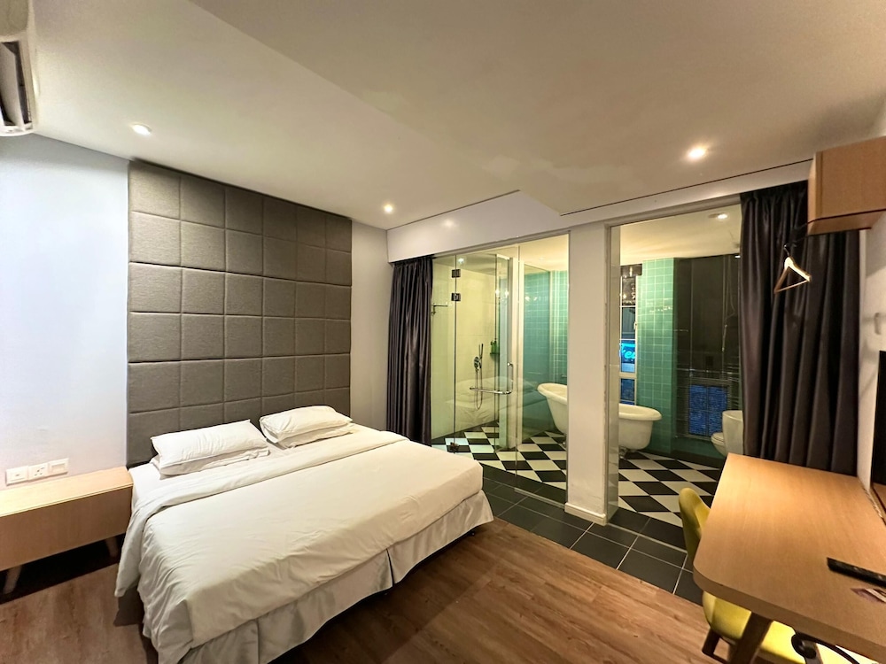 Havona Boutique Hotel at Mount Austin 23/48