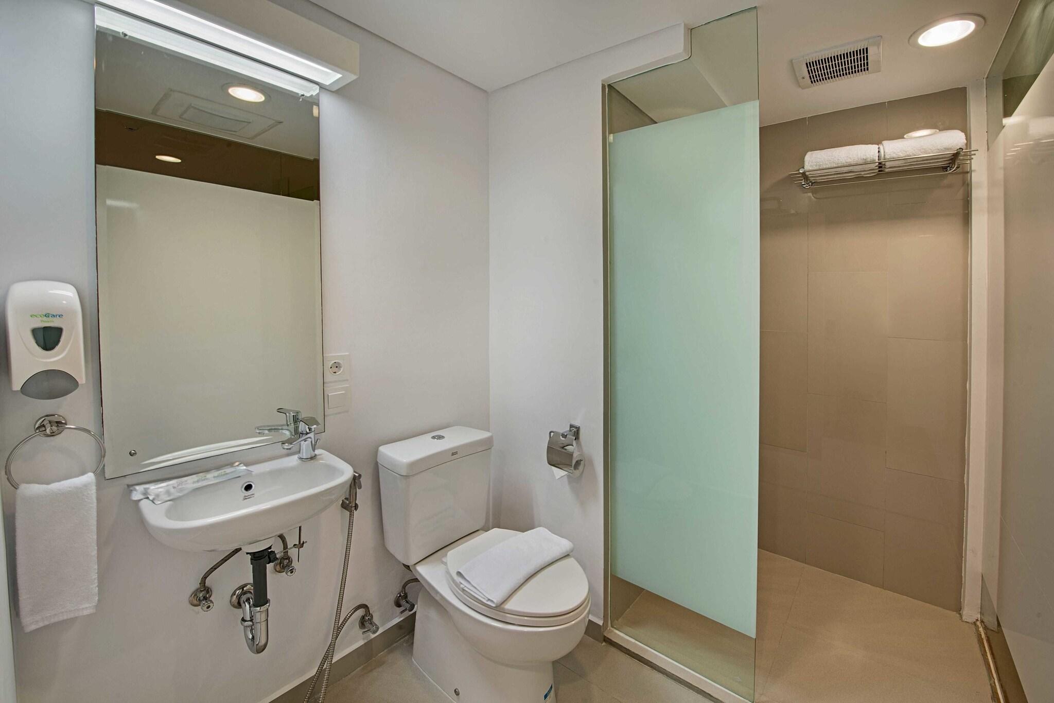 WHIZ PRIME HOTEL PAJAJARAN BOGOR 32/34