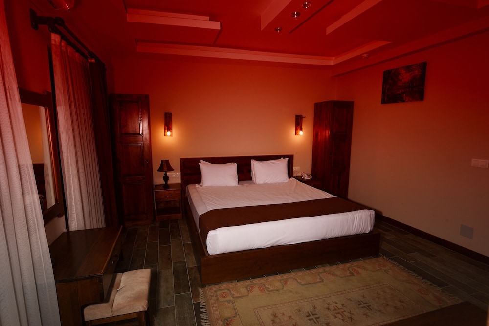El Nazar Stone Suite 19/50