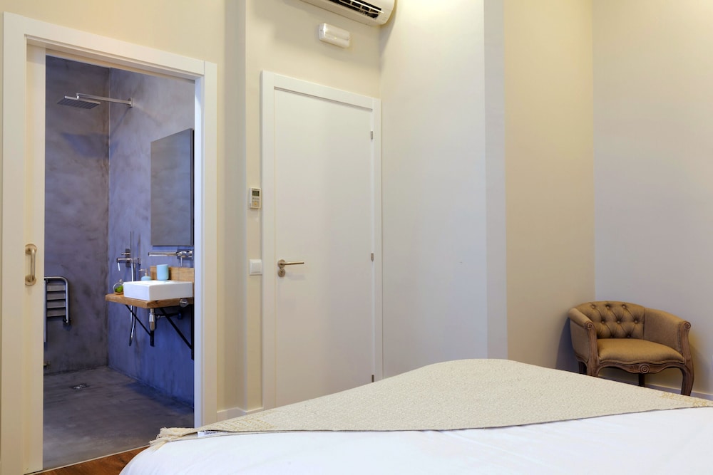 HOTEL RADHA 13/39