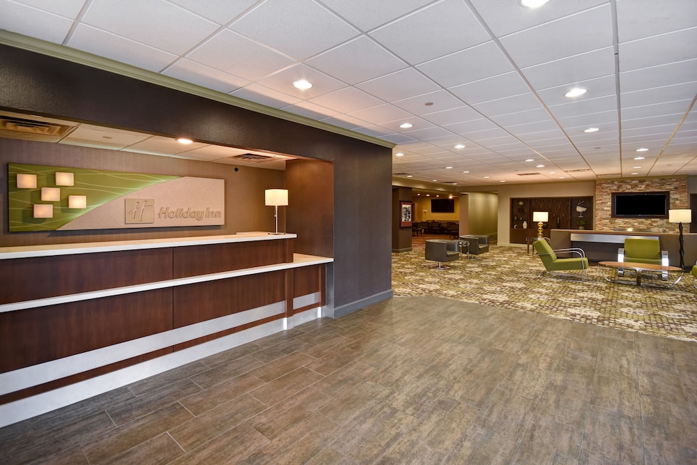 Holiday Inn Cincinnati-Riverfront 8/58