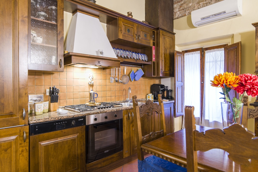 Florence Ariento Romantic Apartment 4/32