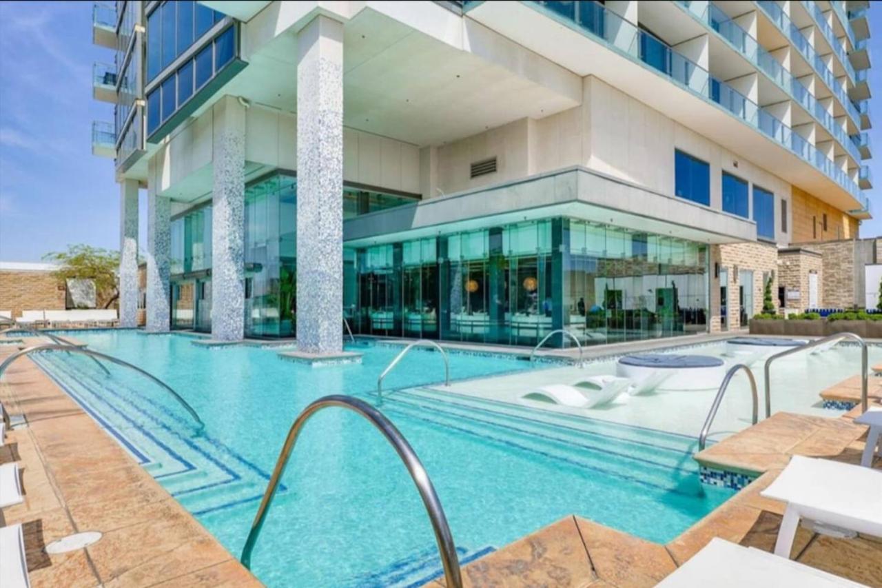 The Celine Riviera Suite at Palms Place 18/42