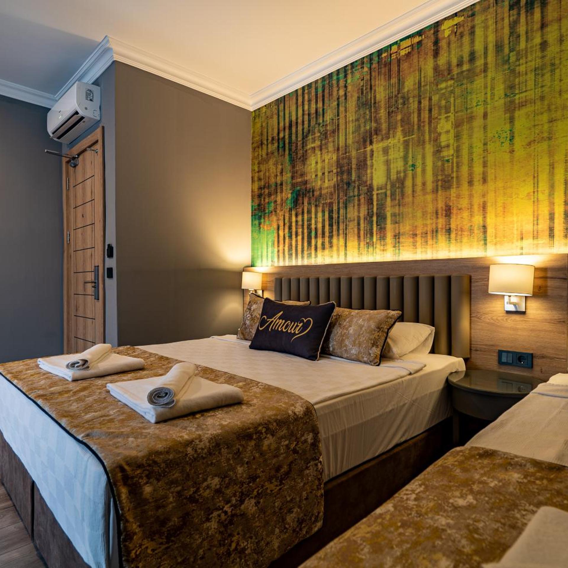 Side Amour Hotel 12/58