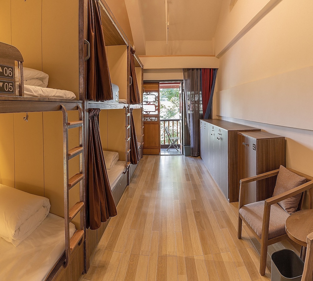 The Hump Hostel 12/32