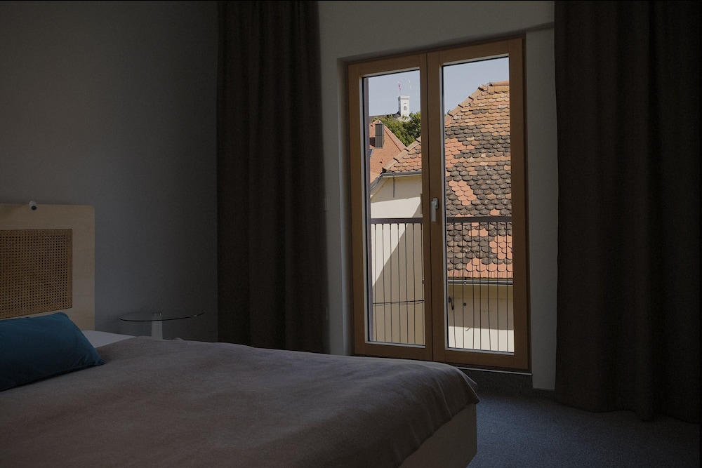 ART HOTEL 10/42