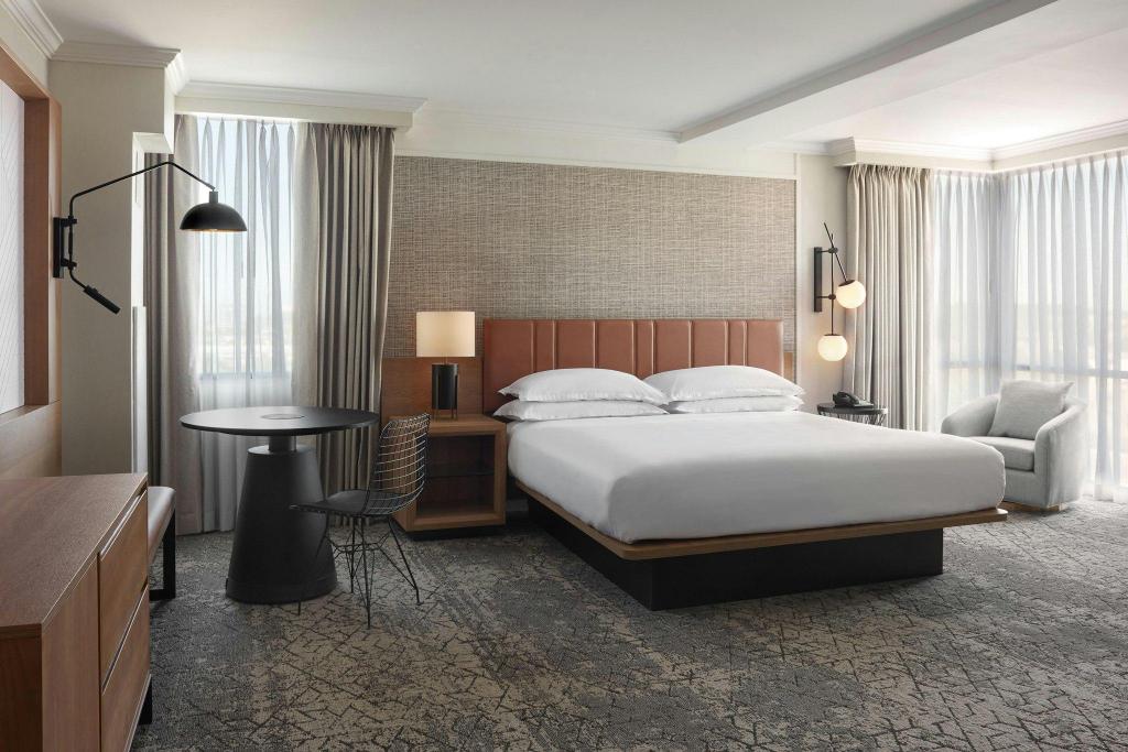 Superior, Suite, King Bed, Sofa, Jetted Tub