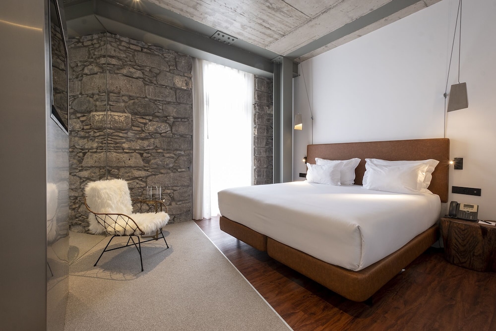 ROOM, DOUBLE OR TWIN BED, BALCONY