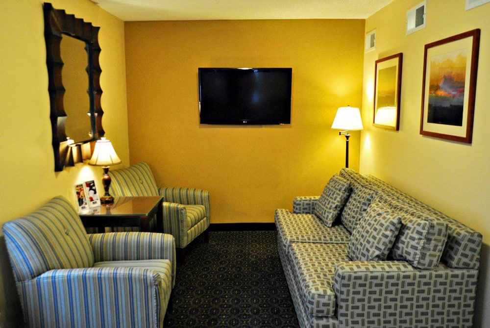 CANDLEWOOD SUITES RALEIGH CRABTREE 37/57