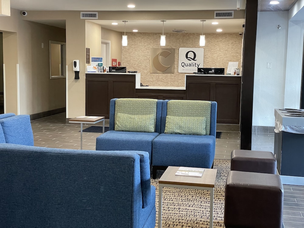 Quality Inn & Suites Spring Lake - Fayetteville near Fort Bragg 25/41