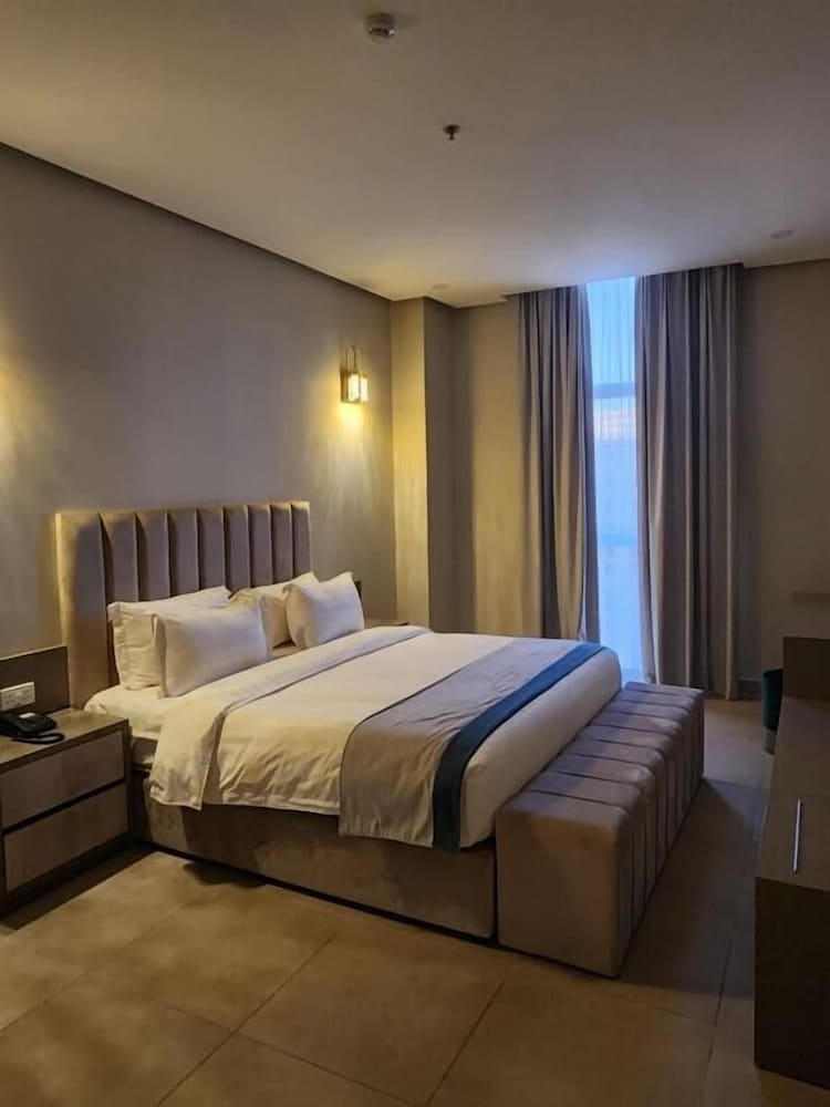 فندق اليانا(Eliana Hotel) 11/22