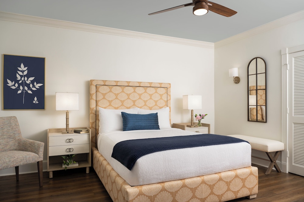 TRADITIONAL, QUEEN BED