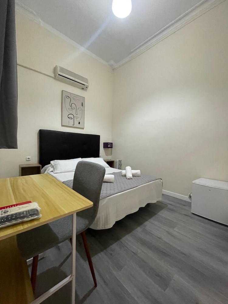 Hostal Balmes Centro 35/50